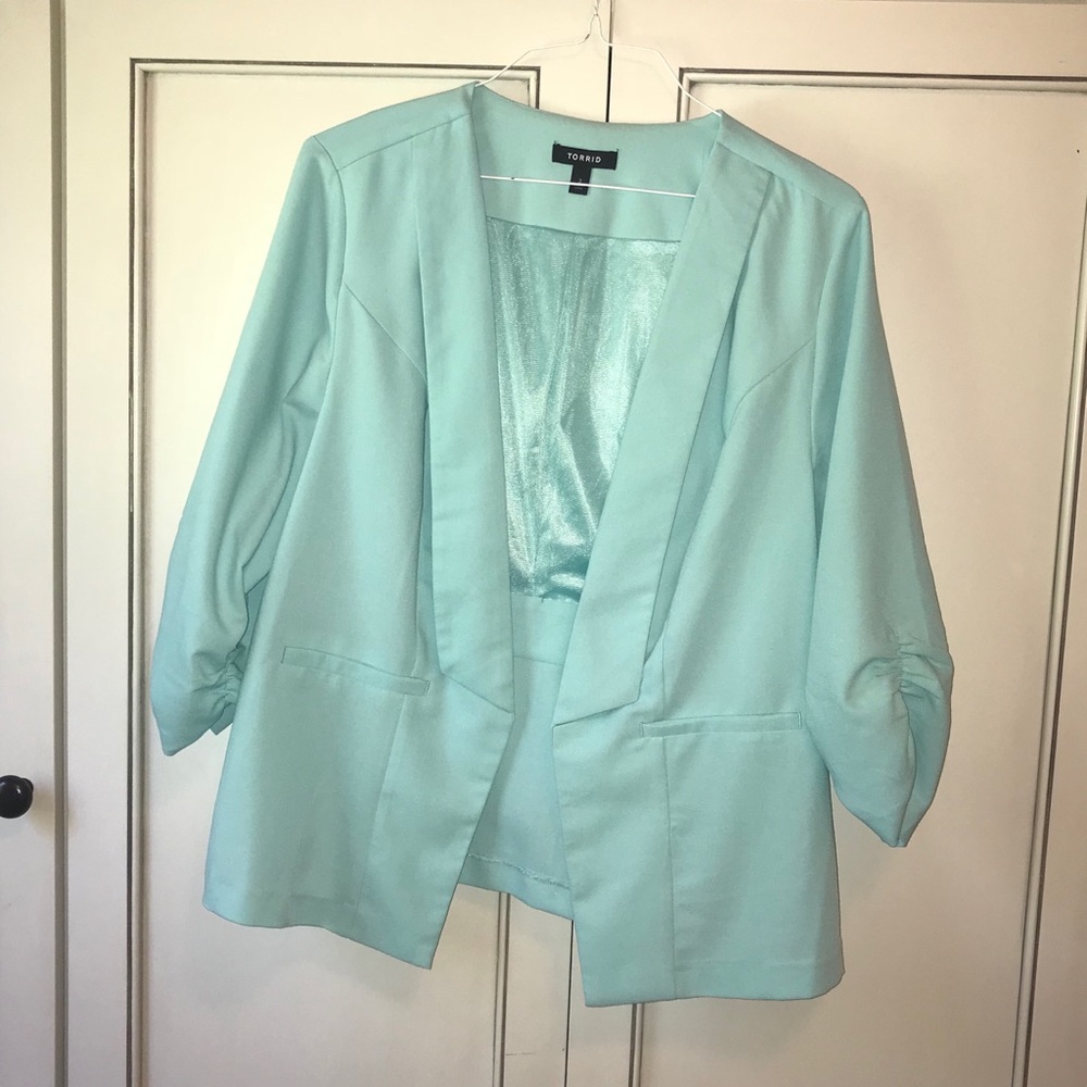 Torrid Aqua Crepe Ruched Sleeve Blazer Sz 2
